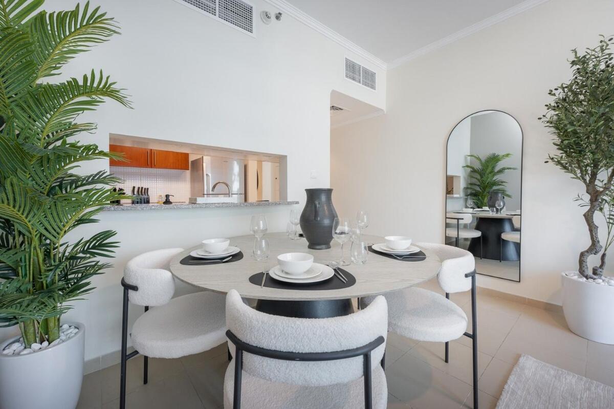 Apartment Lovely 1-bedroom Perfect For 4 In Jlt Dubai
